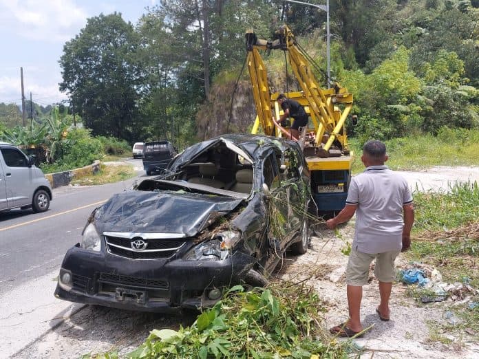 mobil_avanza_yang_masuk_jurang_di_parapat_diamankan_di_polres_simalungun