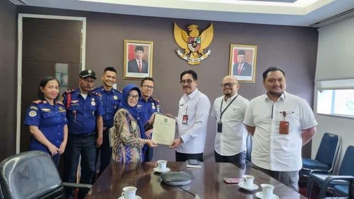 mobil_damkar_sudah_tua_wali_kota_siantar_sambangi_kemendagri