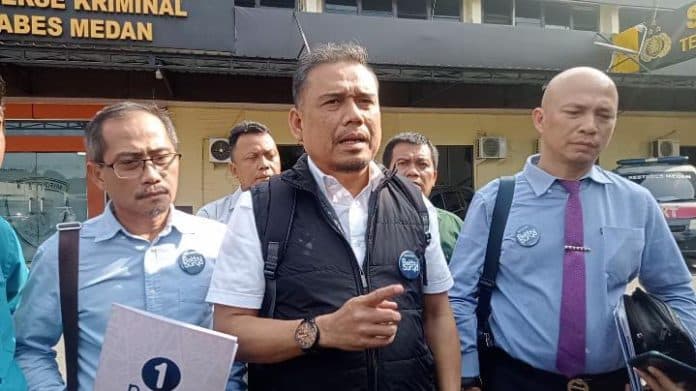 mobil_dilempar_usai_debat_kedua_tim_hukum_paslon_bobby_surya_laporkan_adanya_dugaan_pengancaman