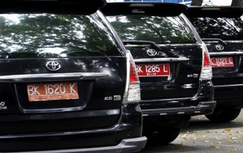 mobil_dinas_tak_dikembalikan_disnaker_dan_kabid_aset_pemko_siantar_berkoordinasi