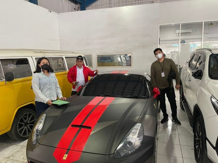 mobil_ferrari_milik_indra_kenz_diamankan_di_mapolda_sumut