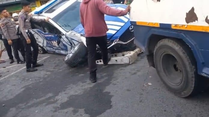 mobil_satlantas_polrestabes_medan_terlibat_kecelakaan_kasat_masih_pemeriksaan