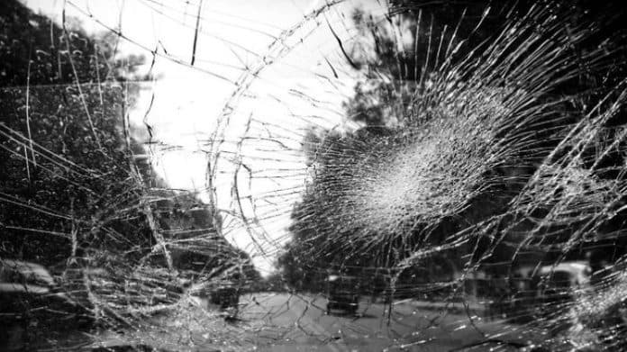 mobil_tabrak_pagar_pengemudi_takut_ditilang_pak