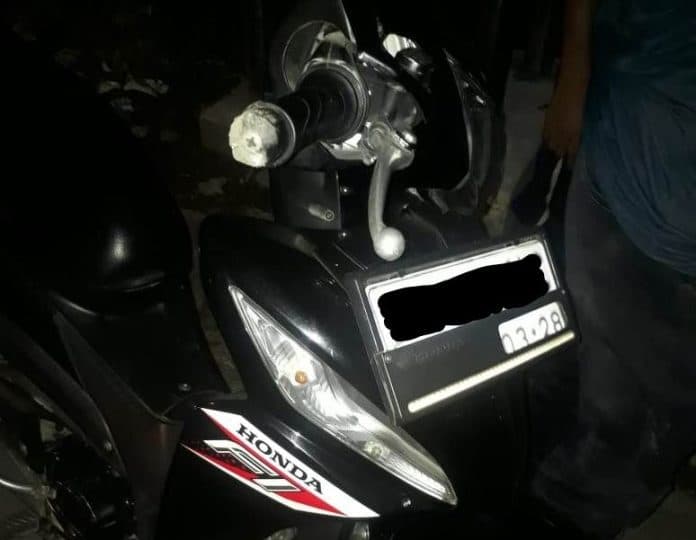 mobil_tabrak_sepeda_motor_begini_kondisi_korbannya