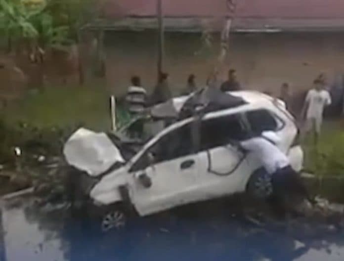 mobil_terlempar_keluar_dari_jalan_tol_camat_sunggal_dilarikan_ke_rumah_sakit