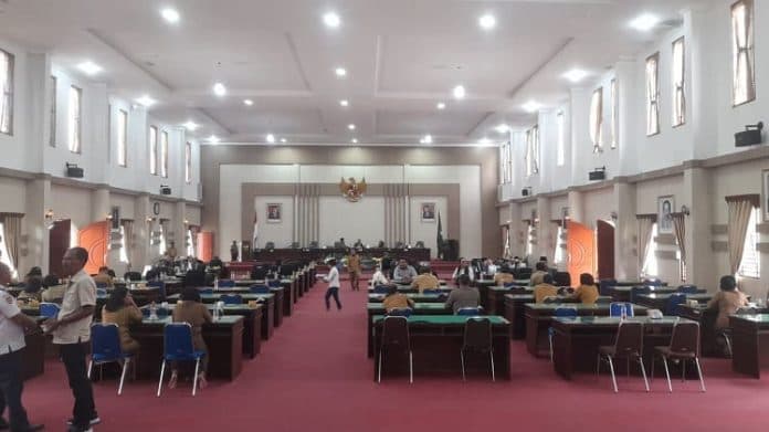 molor_beberapa_jam_paripurna_laporan_banggar_dihujani_interupsi_anggota_dprd_simalungun