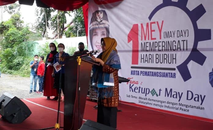 momen_may_day_plt_wali_kota_siantar_ajak_pekerja_tingkatkan_keterampilan