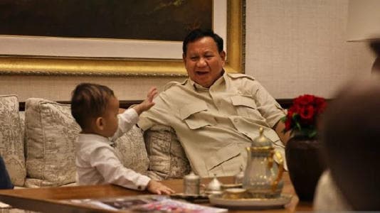 momen_saat_prabowo_bertemu_kenneth_matthew_bocah_jenius_yang_viral