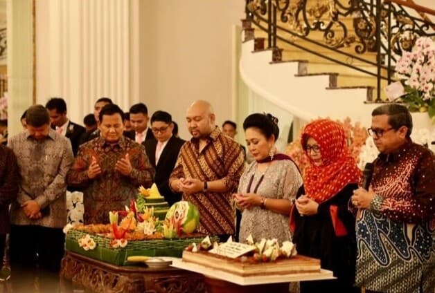 momen_ultah_titiek_ke_65_prabowo_turut_langsung_merayakan