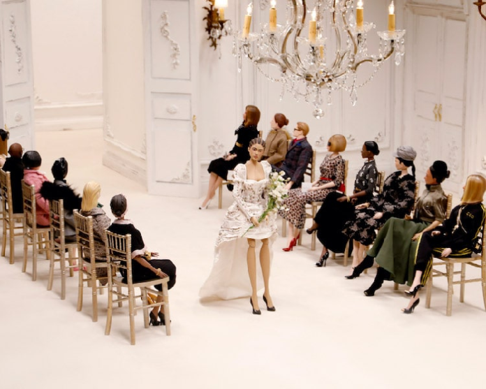 moschino_gunakan_wayang_boneka_untuk_fashion_show_selama_covid_19