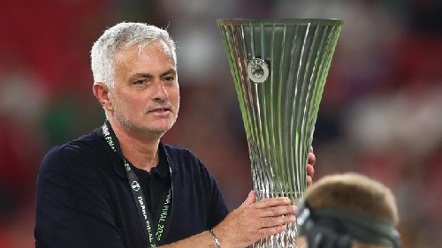 mourinho_cetak_rekor_setelah_as_roma_juara_conference_league