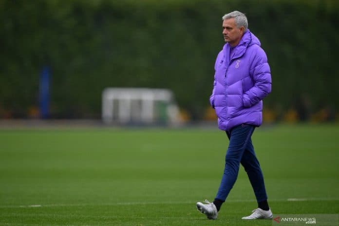 mourinho_undang_anak_gawang_spurs_untuk_makan_siang_bersama