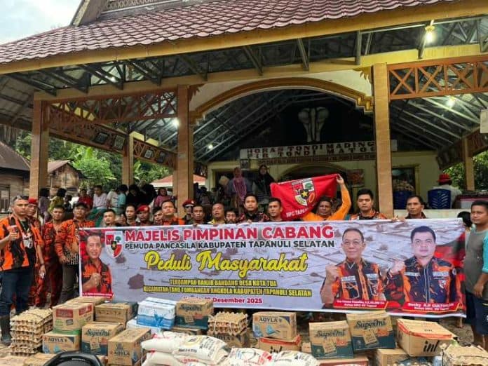 mpc_pp_tapsel_salurkan_bantuan_air_bersih_dan_pangan_untuk_korban_banjir_bandang