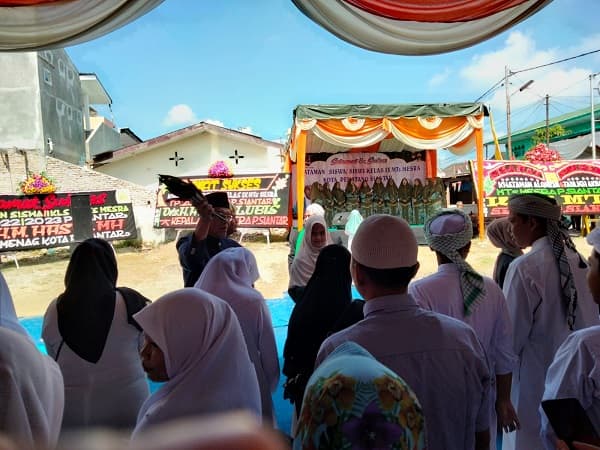 mts_mesra_siantar_gelar_khataman_dan_tabligh_akbar_hammar_lubis_adab_di_atas_ilmu