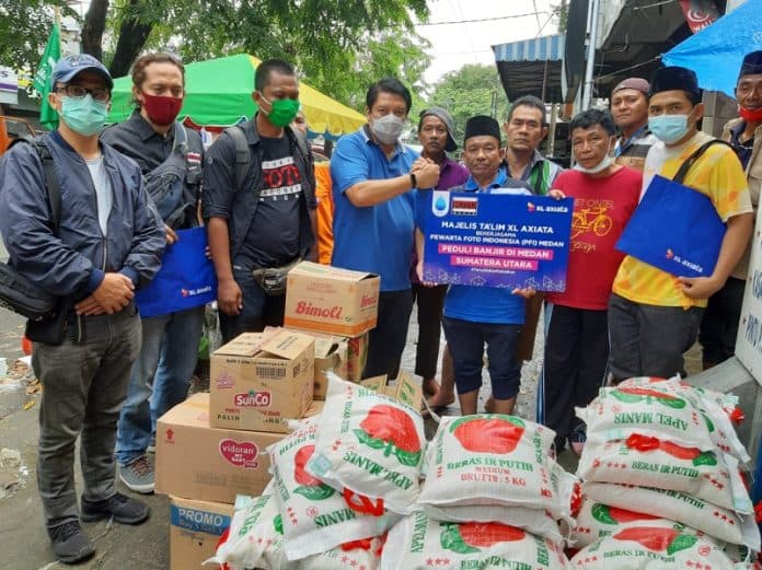 mtxl_axiata_pfi_medan_salurkan_bantuan_untuk_korban_banjir