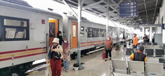 mudik_lebaran_pt_kai_siapkan_70_armada_kereta_api_setiap_hari_di_sumut