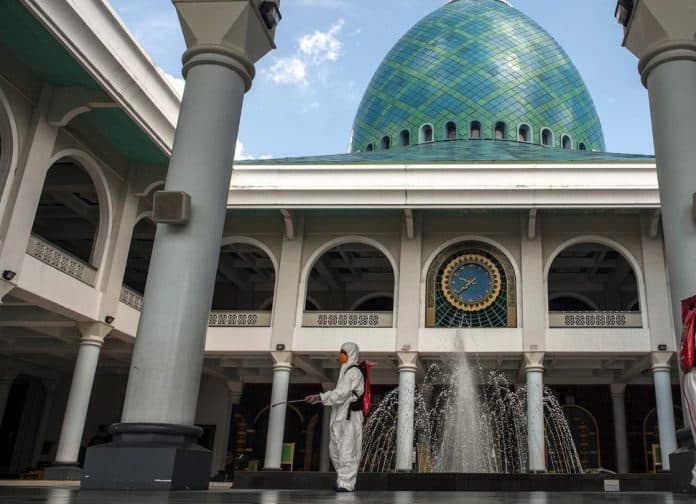 mui_haramkan_pdp_corona_shalat_di_masjid