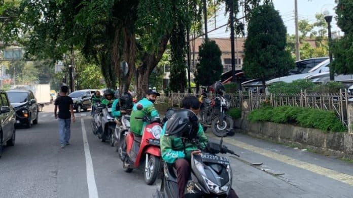 munculnya_bus_listrik_gratis_berdampak_bagi_pengemudi_ojol_di_medan