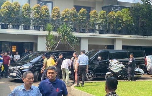 mundur_dari_ketum_golkar_airlangga_tinggalkan_rumah_dinas