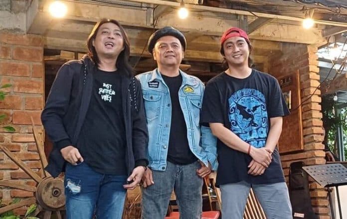 mungkinkah_lagu_stinky_diciptakan_dan_terdaftar_atas_2_nama