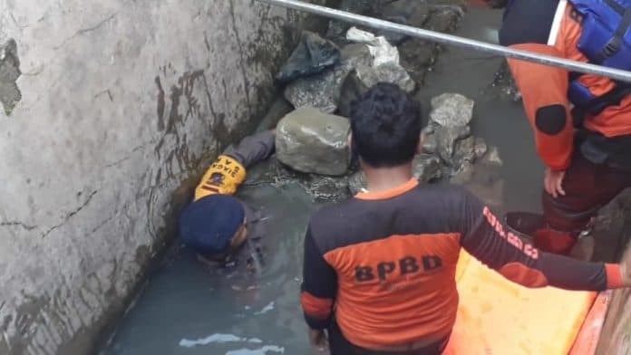 murid_kelas_1_sd_hanyut_di_siantar_basarnas_dan_brimob_diterjunkan