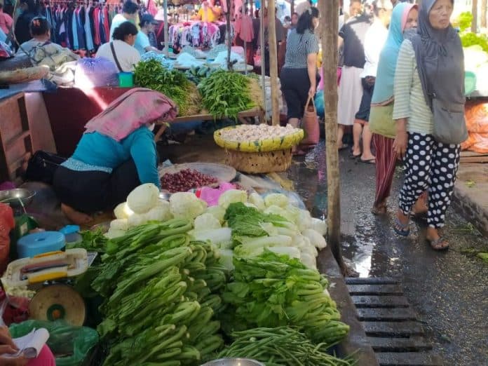 musim_hujan_harga_sayur_di_pasar_tradisional_beranjak_naik