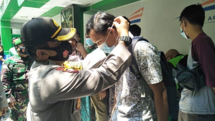 muspika_medan_timur_kampanyekan_disiplin_pakai_masker