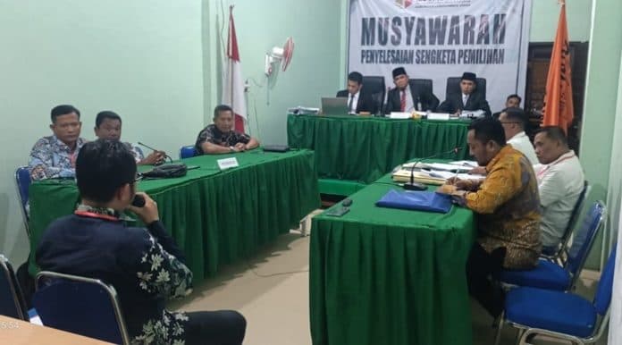 musyawarah_penyelesaian_sengketa_pilkada_labura_ini_penegasan_saksi_ahli_kpu