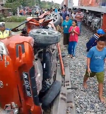 naas_kereta_api_tabrak_mobil_korban_masriana_damanik_dan_3_anaknya