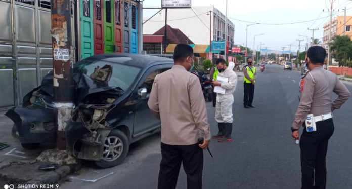 nabrak_tiang_baliho_nyawa_jon_sinaga_warga_jalan_melanton_siregar_melayang