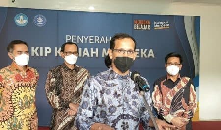 nadiem_tegaskan_kip_kuliah_merdeka_berlanjut_2022