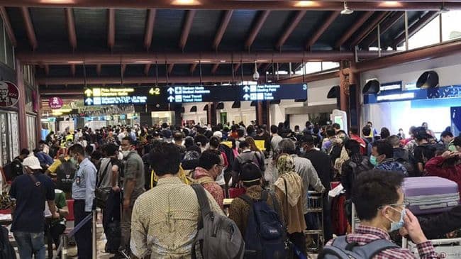 naik_pesawat_tujuan_jabodetabek_wajib_tes_pcr_corona_biaya_pribadi