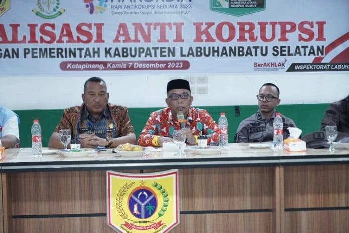 narasumber_kejaksaan_pemkab_labusel_sosialisasi_anti_korupsi