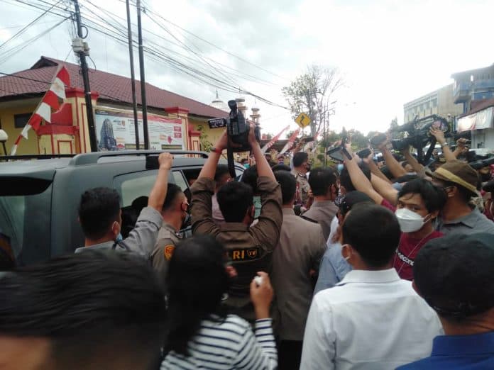 nasabah_ksp_ysan_hadang_kapolda_di_depan_mapolresta_deli_serdang_ini_kata_kapolda