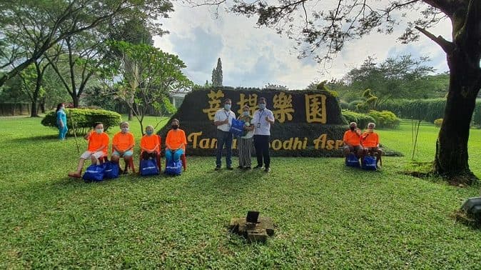 natal_di_tengah_covid_19_wom_finance_berbagi_kasih_di_panti_wreda