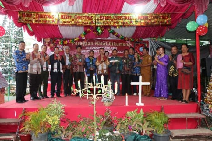 natal_oikumene_silaen_bupati_toba_kita_adalah_sahabat