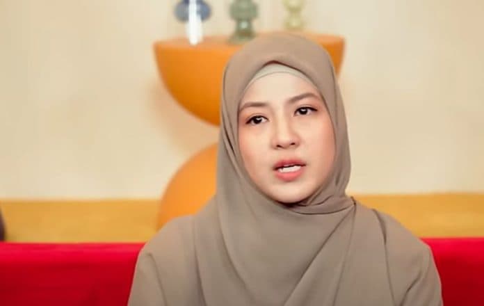 natasha_rizky_sedih_anaknya_bilang_dirinya_tak_bersatu_lagi_dengan_desta