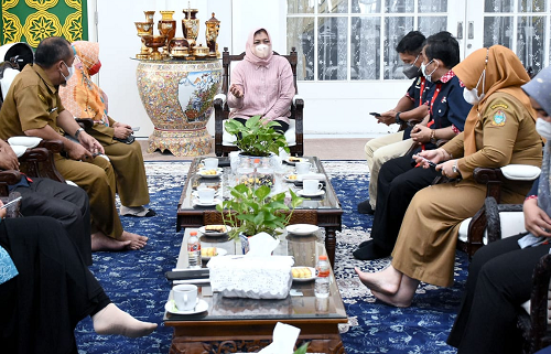 nawal_lubis_dukung_gerakan_sumut_bersih_hivaids_dan_narkoba