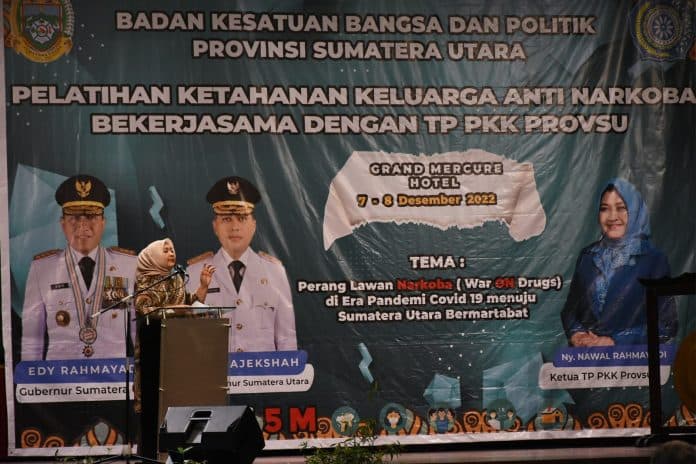 nawal_lubis_kader_pkk_harus_jadi_benteng_pencegahan_narkoba_dalam_keluarga