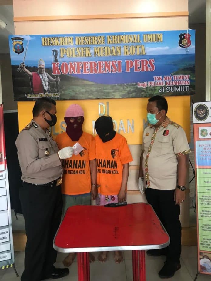 nekat_edarkan_sabu_polisi_ciduk_sepasang_kekasih