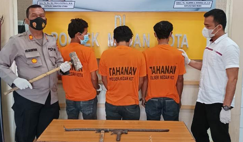 nekat_mencuri_material_rumah_kosong_3_pria_ini_diringkus_polisi