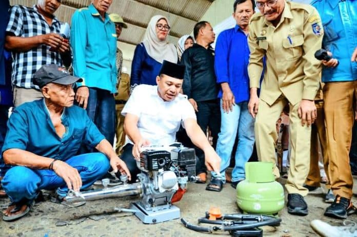 nelayan_batu_bara_terima_217_paket_mesin_konversi_bbm_ke_bbg