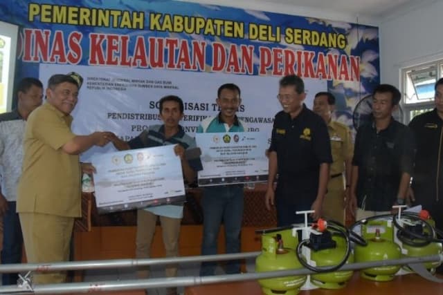 nelayan_deliserdang_dapat_bantuan_mesin_kapal_bbg
