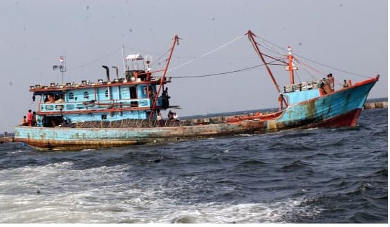 nelayan_jalani_isolasi_mandiri_di_tengah_laut