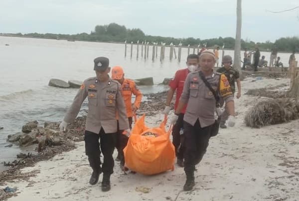 nelayan_temukan_mayat_mr_x_mengambang_di_sungai_tanjung_batu_bara