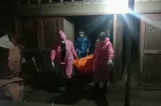 nenek_79_tahun_tewas_membusuk_di_tempat_tidur_di_tebing_tinggi