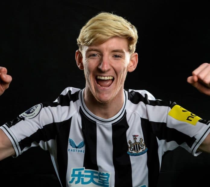 newcastle_united_resmi_rekrut_anthony_gordon_dari_everton