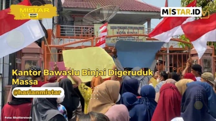 newsroom_kantor_bawaslu_binjai_digeruduk_massa