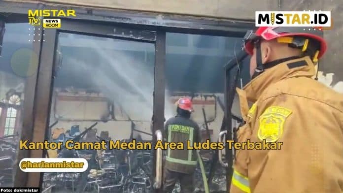 newsroom_kantor_camat_medan_area_ludes_terbakar