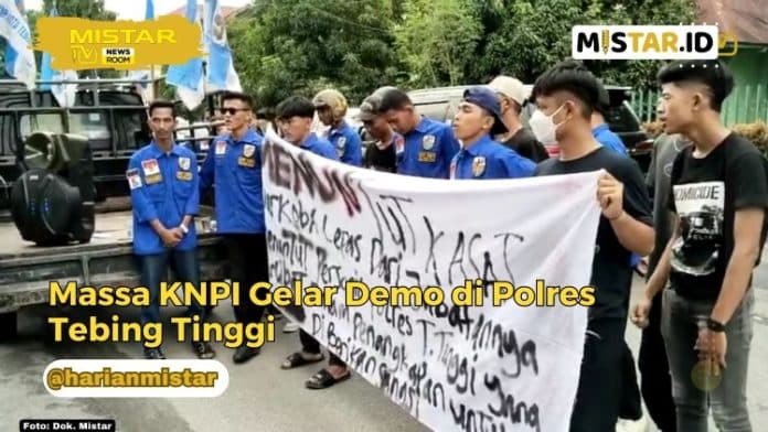 newsroom_massa_knpi_gelar_demo_di_polres_tebing_tinggi
